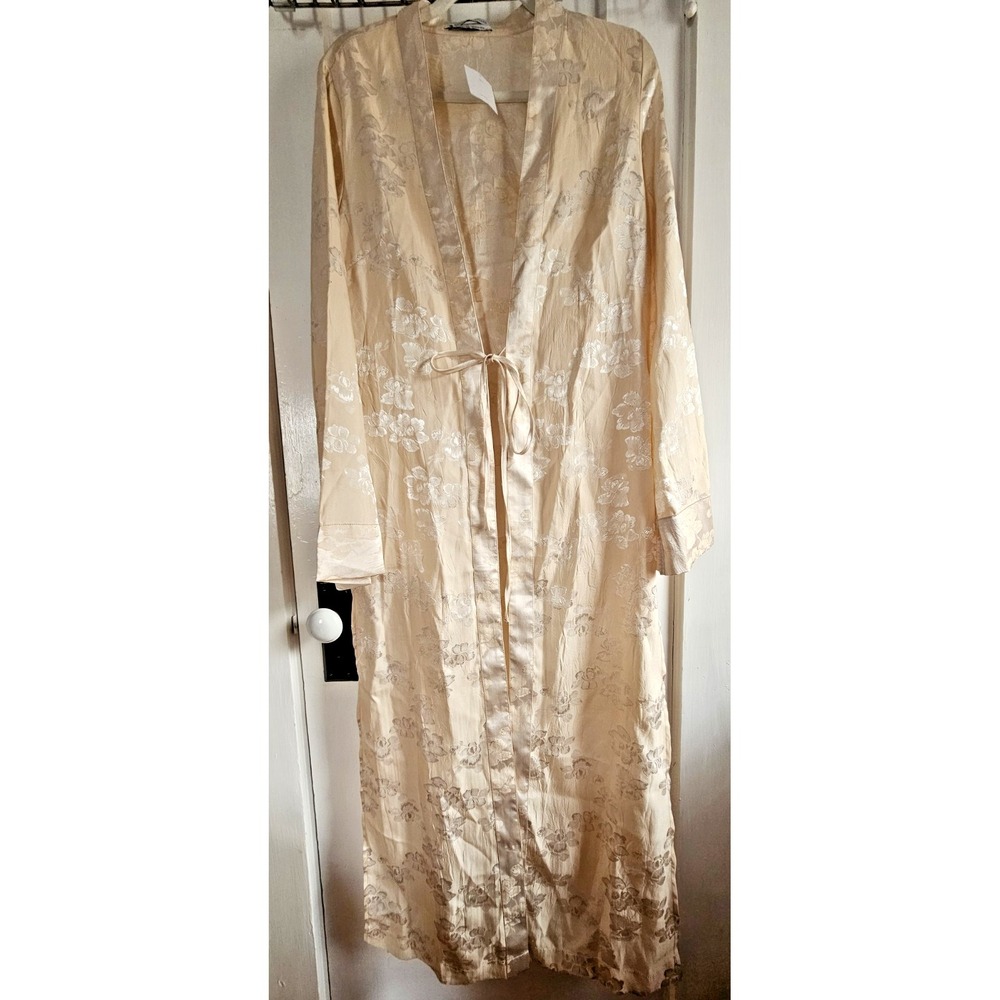 NWT URBAN OUFITTERS woman Sz‎ M silky long sleeve high-slits night robe